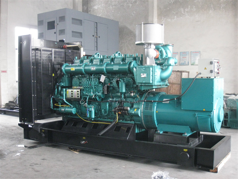 滨江200KW 柴油发电机的油耗是多少？